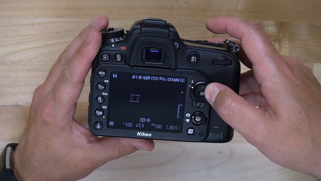 Moving the normal-area focus point in Nikon D7200 live view